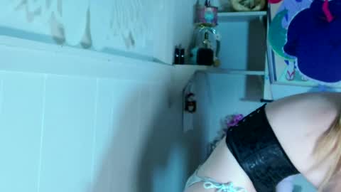shampooprincess001 online show from July 14, 3:11 am