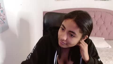 shanelle online show from October 3, 3:37 am