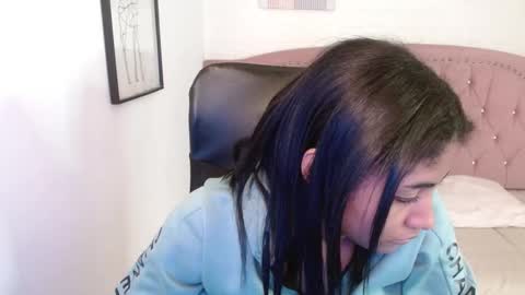 shanelle online show from October 24, 4:02 am