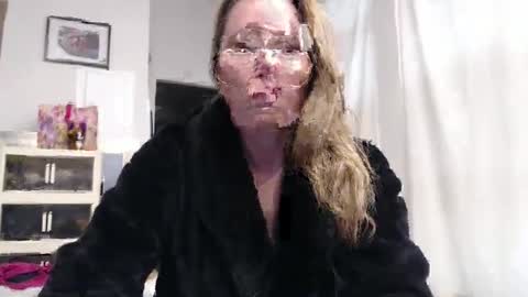 Snapshot of shannon07 chatting on February 24, 12:41 am Shannon07 online show from February 24, 12:41 am