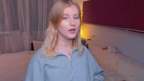 Snapshot of shantiyagin chatting on October 30, 10:54 pm Polly online show from October 30, 10:54 pm