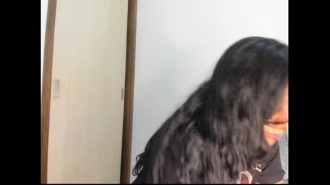 Snapshot of shara_jones chatting on February 27, 6:24 am Sara online show from February 27, 6:24 am