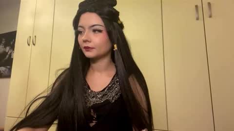 Snapshot of sharellgilvin chatting on October 18, 6:23 pm Angie online show from October 18, 6:23 pm
