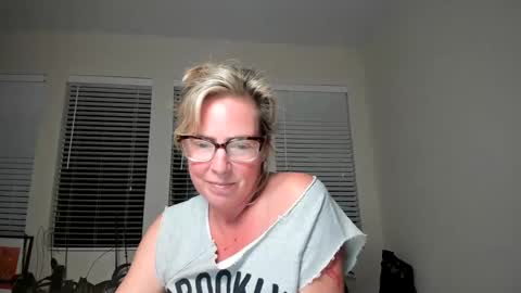 Sharkgirl online show from December 6, 1:02 am