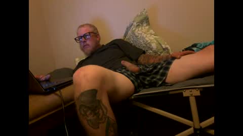 Hard white cock online show from June 18, 7:36 am