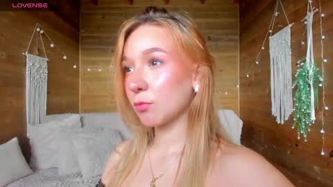 Shantall online show from May 26, 9:10 pm