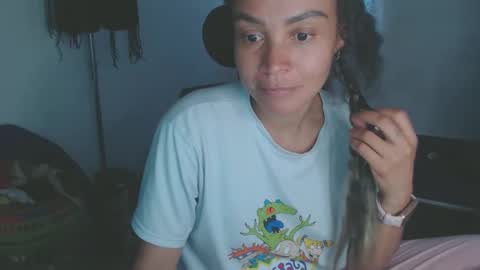 Shayna online show from April 7, 10:45 pm