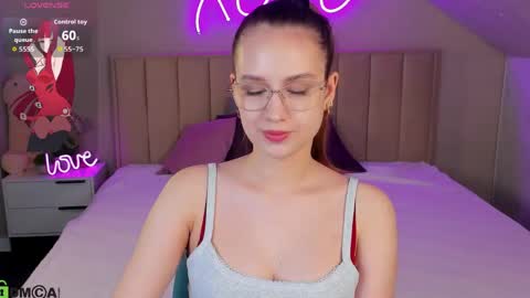 Amely online show from June 8, 11:00 am
