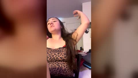 shelbsss17 online show from April 7, 7:05 pm