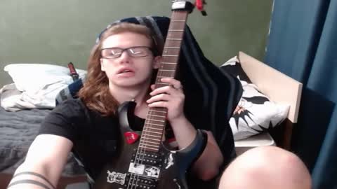 Snapshot of sheldon_music chatting on October 19, 6:01 pm Sheldon online show from October 19, 6:01 pm