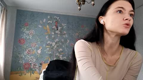 Mila online show from November 5, 9:22 am