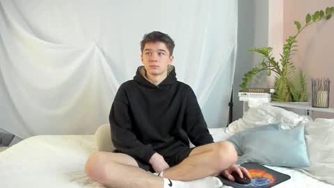 Max online show from February 18, 7:13 pm