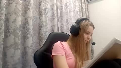 Lisa online show from December 3, 6:25 am