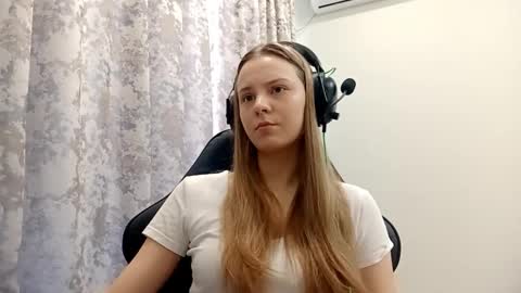 Lisa online show from December 19, 6:53 am