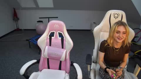 Snapshot of sheryl_elegance chatting on September 10, 3:13 pm Sheryl online show from September 10, 3:13 pm