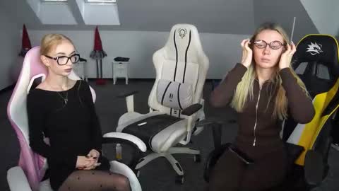 Snapshot of sheryl_elegance chatting on October 16, 10:48 am Sheryl online show from October 16, 10:48 am