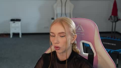 Snapshot of sheryl_elegance chatting on October 23, 10:39 am Sheryl online show from October 23, 10:39 am