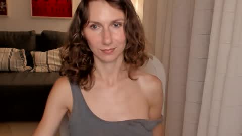 shesleepsnaked online show from September 19, 6:44 pm