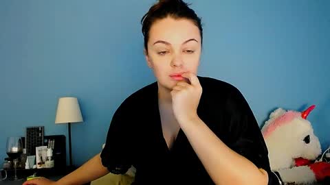 Vikki online show from April 3, 10:22 am