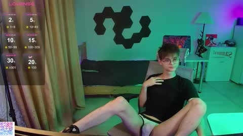 shiromy_ online show from March 12, 4:22 pm