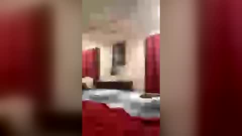 shortthicc online show from June 14, 11:56 am