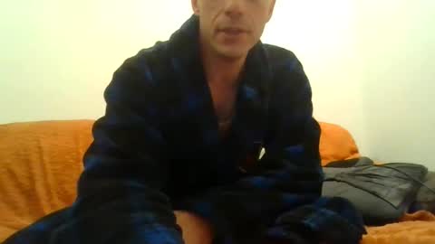 showherenow online show from April 4, 6:42 am