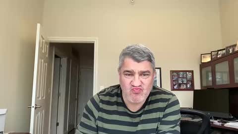 Snapshot of showmet chatting on February 11, 8:42 pm Chicago Guy online show from February 11, 8:42 pm