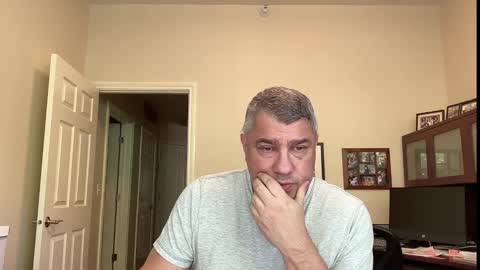 Snapshot of showmet chatting on September 16, 6:44 pm Chicago Guy online show from September 16, 6:44 pm