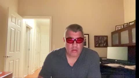 Snapshot of showmet chatting on September 26, 4:09 am Chicago Guy online show from September 26, 4:09 am