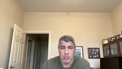 Snapshot of showmet chatting on January 28, 9:08 pm Chicago Guy online show from January 28, 9:08 pm