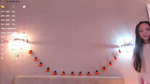 Melanie online show from November 29, 9:39 am