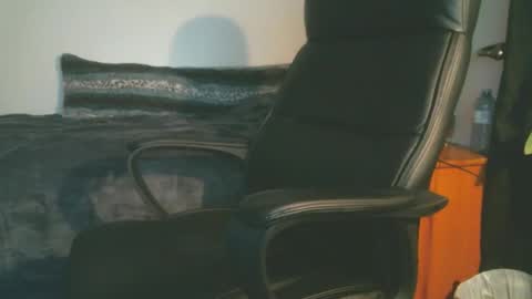 shyboyhugecum2020 online show from November 18, 4:15 am