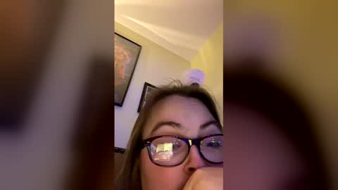 shyone2011 online show from December 22, 3:13 am