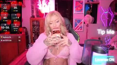 shytrans_uk online show from April 2, 9:44 pm