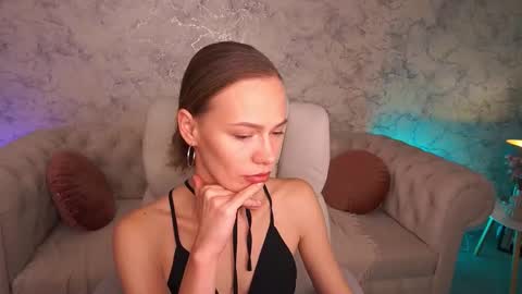 shyysiren online show from October 4, 7:28 am