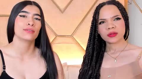 Siara and Zoe tattoo online show from December 18, 11:00 pm