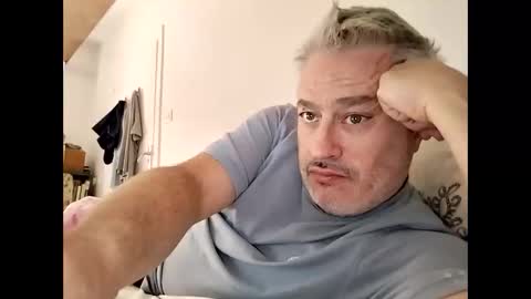 Snapshot of sibemolx chatting on October 19, 2:11 pm sibemolx online show from October 19, 2:11 pm