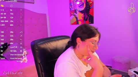 SIENNA  online show from April 10, 5:06 pm