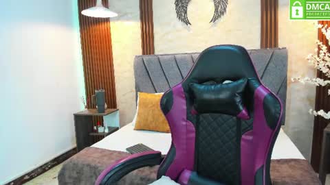 Sienna online show from June 12, 8:52 pm
