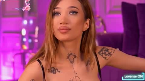 Sienna online show from November 5, 6:54 pm