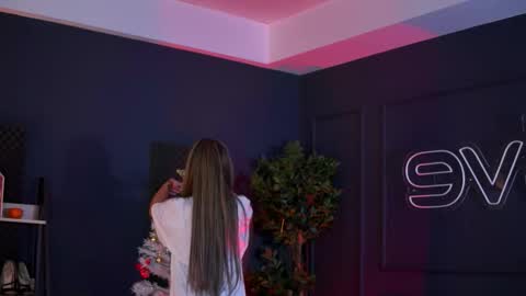 Sienna online show from December 23, 11:05 am