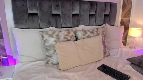    online show from September 25, 11:45 pm