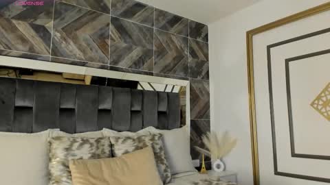    online show from November 10, 11:18 pm