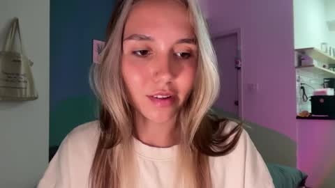 You fav Miss Si online show from March 26, 12:32 pm