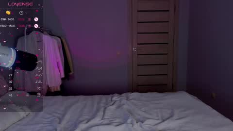 silly___woman online show from May 20, 8:15 pm