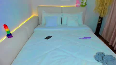 Snapshot of simone_03 chatting on October 25, 1:50 am simone_03 online show from October 25, 1:50 am