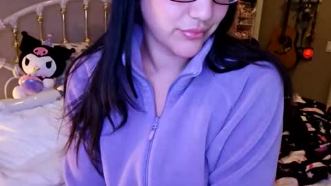 simonesighren online show from October 19, 6:18 am