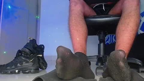 only foot                         worshipers here online show from December 18, 6:09 am