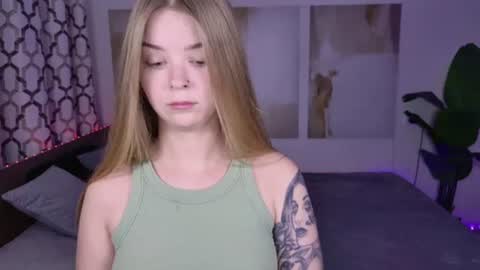 SirenaBloom online show from July 4, 5:33 am
