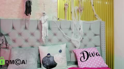 Snapshot of skarlet04 chatting on October 23, 6:31 pm Skarlet online show from October 23, 6:31 pm